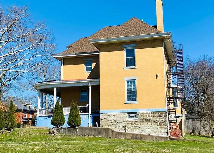 Carrick Castle Homestay Pittsburgh
